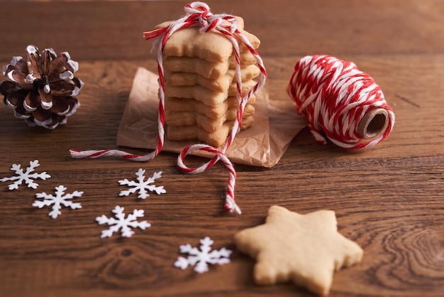 Free photo shot of gingerbread cookies on the wooden table