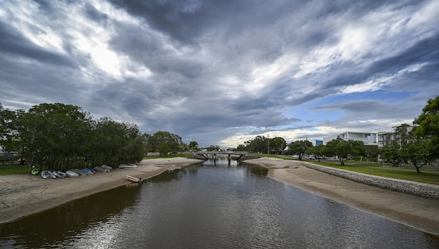 Снимок реки Мулулаба в австралийском пригороде