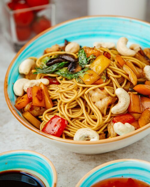 野菜と白豆のエビ麺