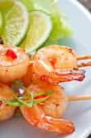 Free photo shrimp sauteed in garlic and soy caramel