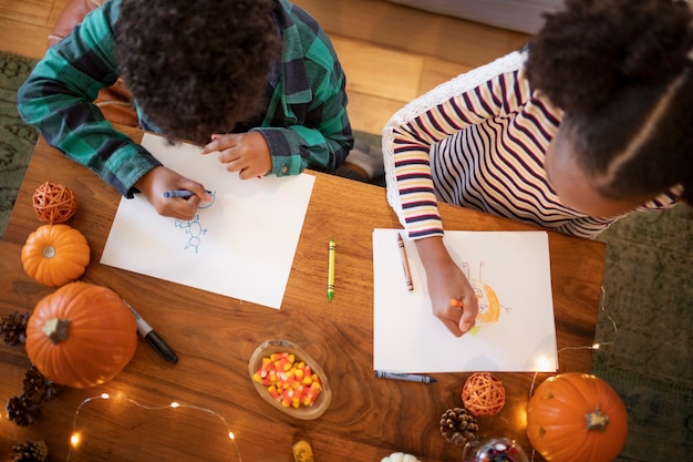 Siblings drawing together before the thanksgiving dinner