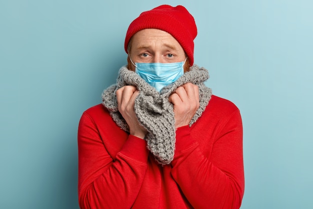 Free photo sick man in warm clothes with mask