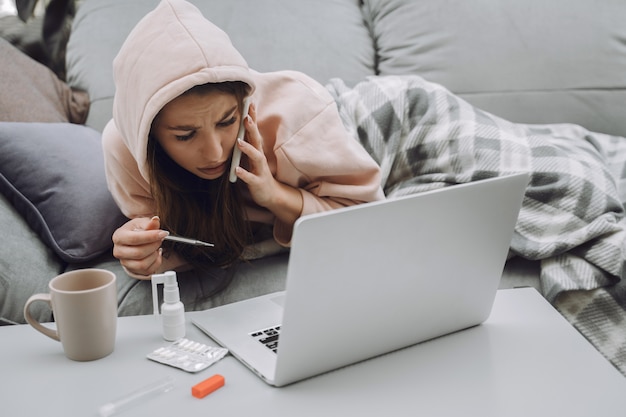 Free photo sick woman with headache sitting at home