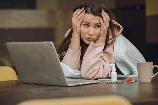 Free photo sick woman with headache sitting at home