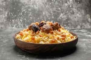 Free photo side close-up view pilaf an appetizing pilaf with rice meat and dried fruits