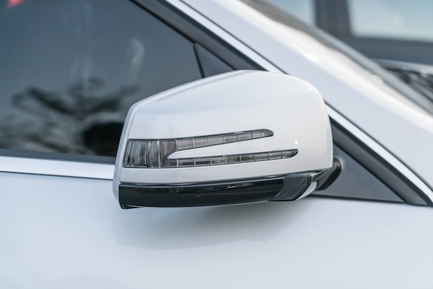 side rear-view mirror