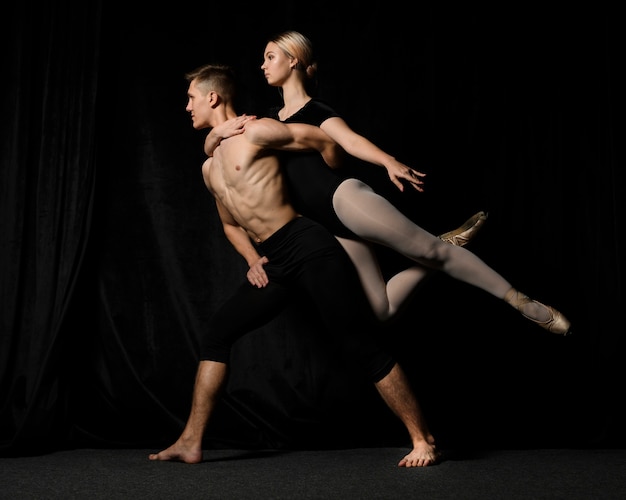 Free photo side view of ballet dancers posing