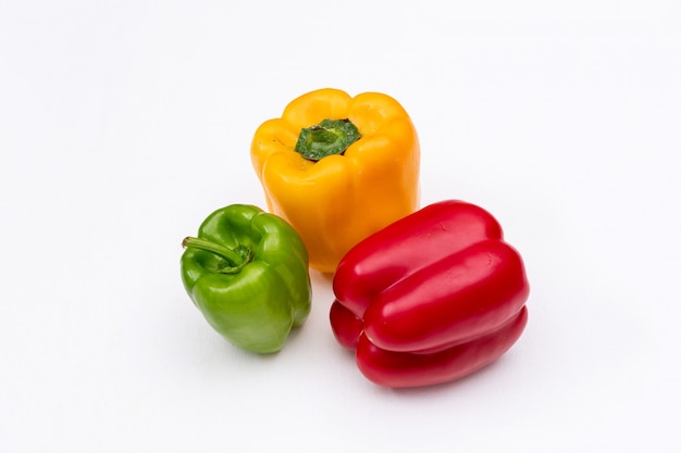 Free photo side view bell pepper horizontal