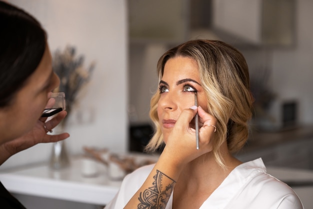 Free photo side view bride getting ready for wedding