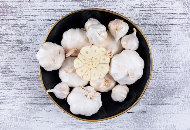 Side view bunches of garlic in bowl