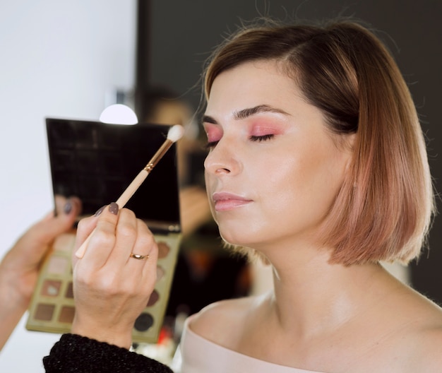 Free photo side view of charming makeup model