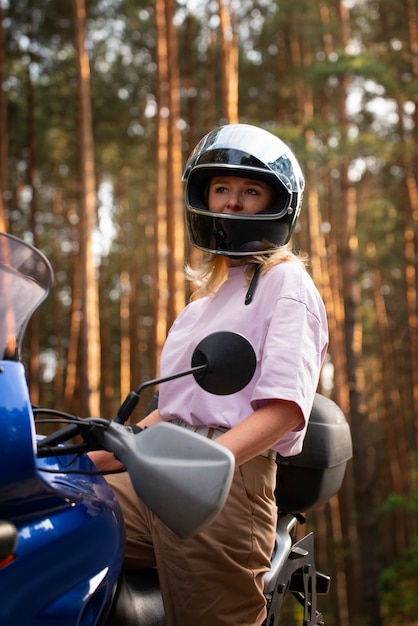 Free photo side view cool old woman with motorbike