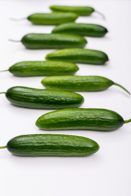 Free photo side view cucumber