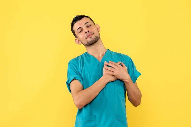 Free Photo side view of a doctor is happy