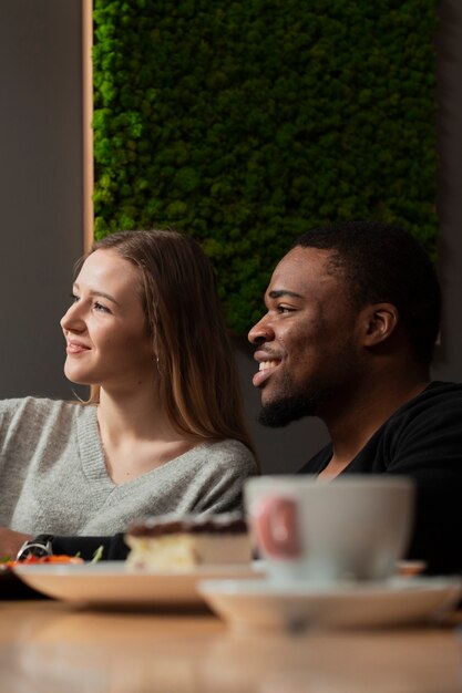 Side view friends at restaurant