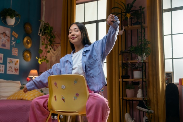 Free photo side view girl posing on chair