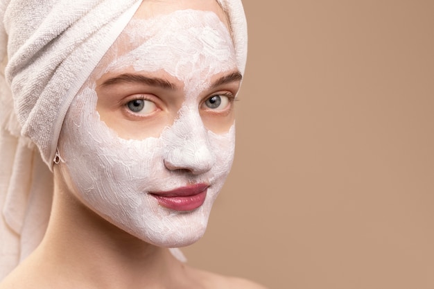 Side view girl with hydrating face mask