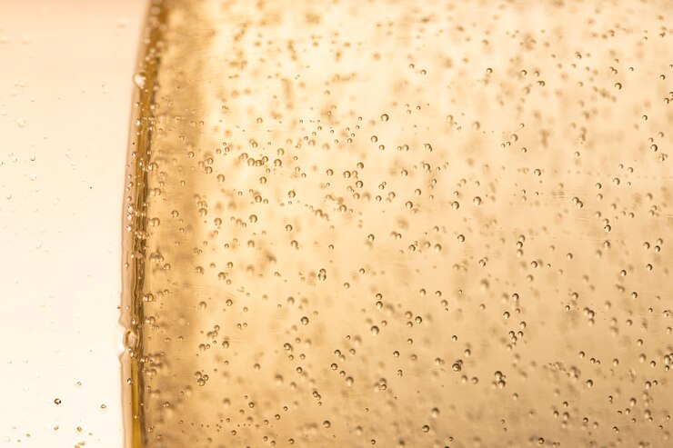 Free Photo side view glass with champagne bubbles