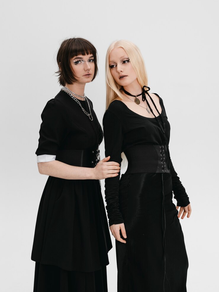 Free Photo side view goth girls posing in studio