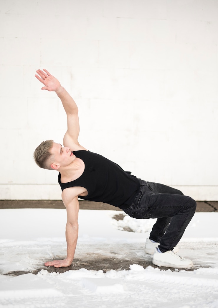 Free Photo side view of hip hop dancer posing outside