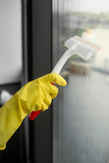 Free photo side view man cleaning indoors