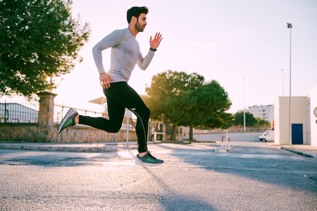 Free photo side view man jumping on street