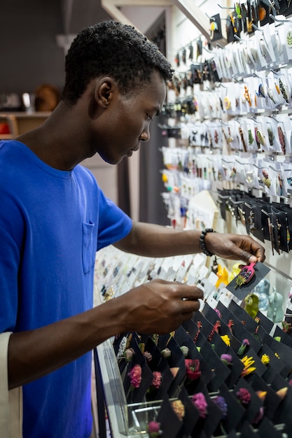 Free photo side view man looking at jewelry