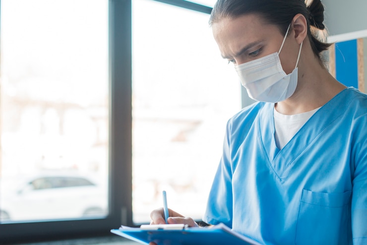 Free Photo side view nurse male with clipboard