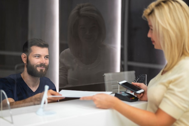 Side view patient talking to nurse