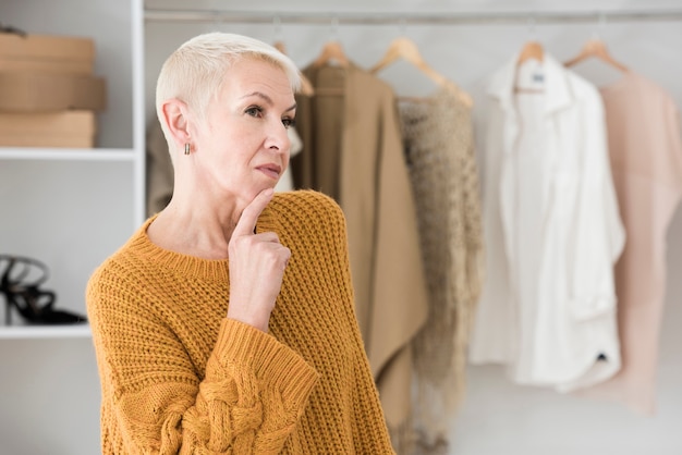 Free photo side view of pensive elderly woman