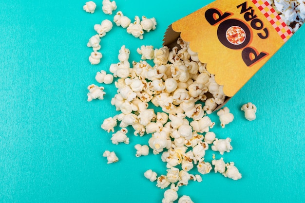 Free photo side view of popcorn  horizontal