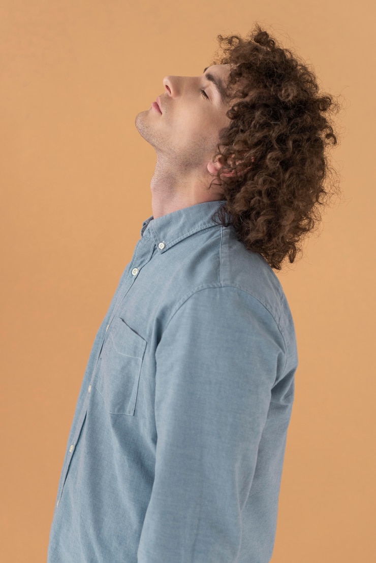 Free Photo side view portrait curly haired young man