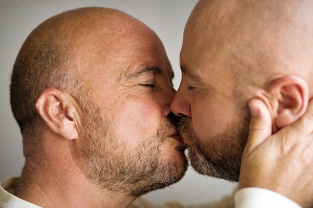 Free photo side view queer men kissing