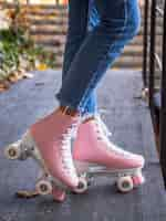 Free photo side view of roller skates on woman