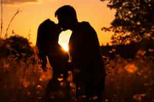 Free photo side view romantic couple kissing