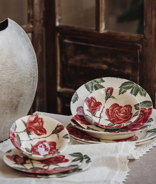 Free photo side view of set of flower patterned plates on the table