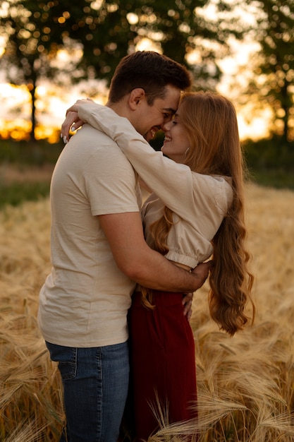 Free photo side view smiley couple hugging