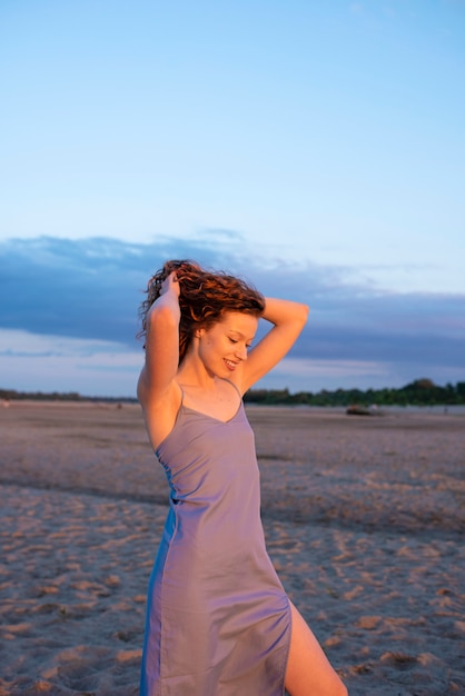 Free photo side view smiley woman posing outdoors