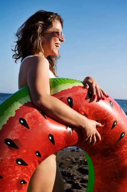 Free photo side view smiley woman posing with lifeline