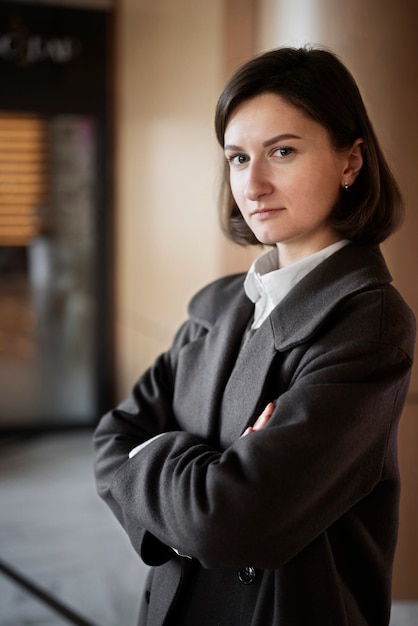 Free photo side view smiley woman posing