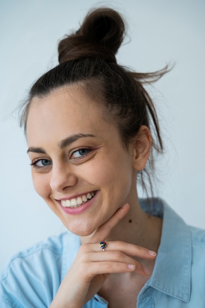 Side view smiley woman posing
