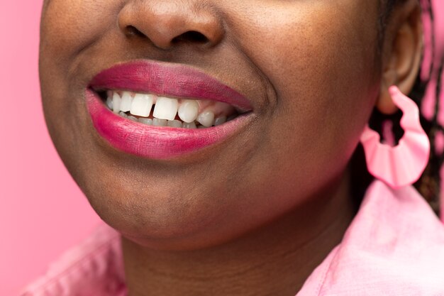 Side view smiley woman posing