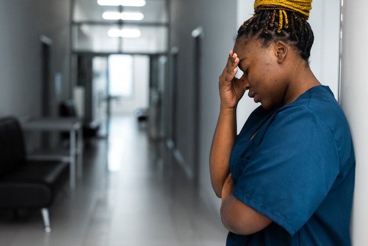 Free Photo side view tired nurse at work