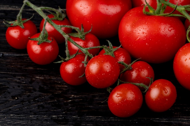 Free photo side view of tomatoes on wooden table