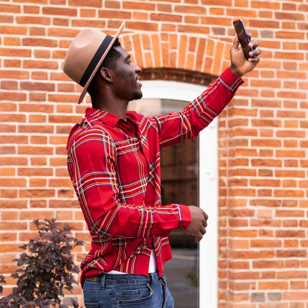 Side view tourist taking a selfie