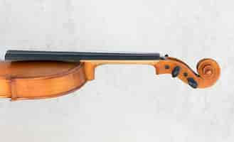 Free photo side view of violin