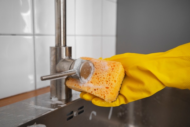 Free photo side view woman cleaning home