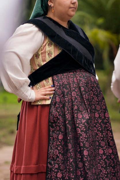 Side view woman dancing outdoors