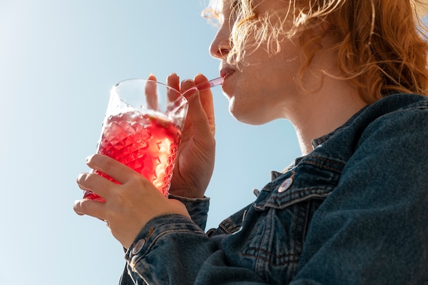 Free photo side view woman drinking sangria