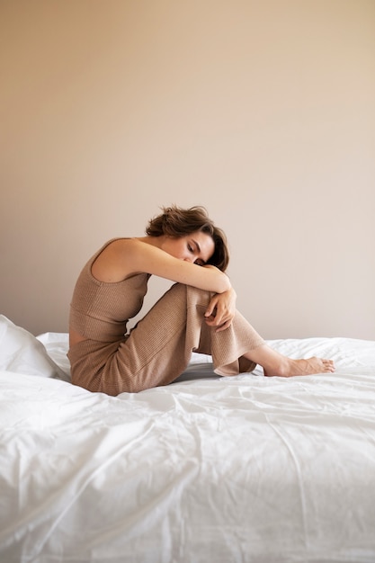 Free photo side view woman experiencing anxiety at home